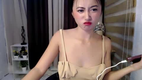 xhena online show from November 19, 6:07 pm