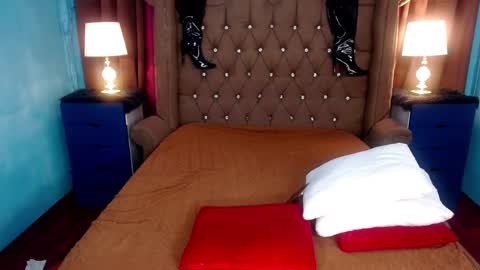 xhugesignificant69x online show from February 8, 7:05 pm