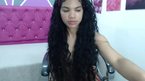Snapshot of ximena_ruiz18 chatting on December 17, 1:05 pm Ximena Ruiz online show from December 17, 1:05 pm