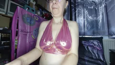 Snapshot of xnicetitsx chatting on October 6, 8:43 am xnicetitsx online show from October 6, 8:43 am