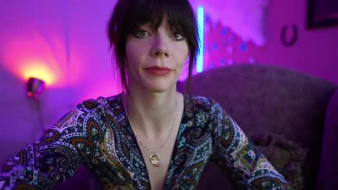 Bella Bondai online show from February 9, 6:01 am