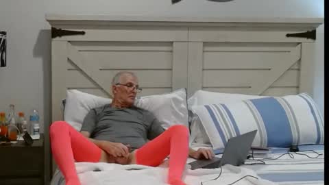 Snapshot of xposer2 chatting on October 27, 3:39 am Xposer2 online show from October 27, 3:39 am