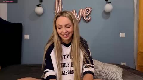 AnnaMaee online show from March 1, 8:21 pm