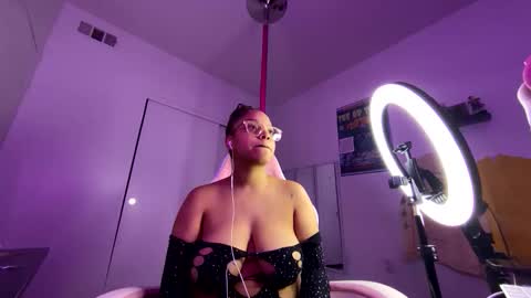 xStarGazingx online show from April 3, 7:48 am