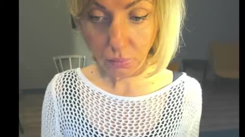 xvaleriax0 online show from September 16, 4:48 am