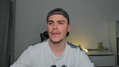 raul online show from December 18, 9:15 am