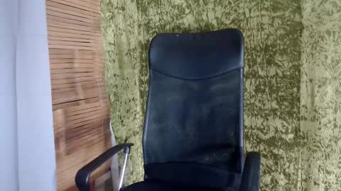 Snapshot of xxskinny_alonzoxx chatting on December 10, 12:50 am Ali online show from December 10, 12:50 am