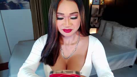 Snapshot of xxxgiganticoliviacummerxxx chatting on February 10, 6:56 pm OLIVIA online show from February 10, 6:56 pm
