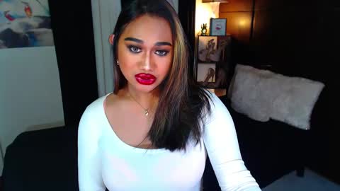 Snapshot of xxxgiganticoliviacummerxxx chatting on December 15, 5:10 pm OLIVIA online show from December 15, 5:10 pm