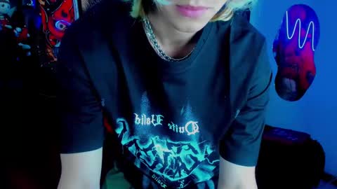 Snapshot of xzerox_ chatting on October 4, 9:51 am xzerox_ online show from October 4, 9:51 am