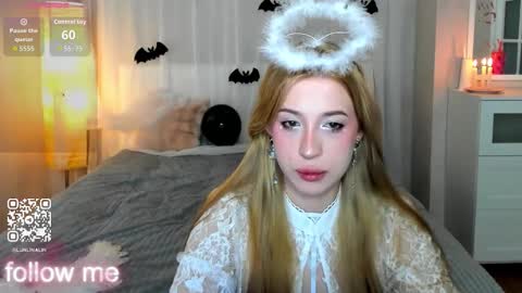 Lina online show from October 30, 9:32 am