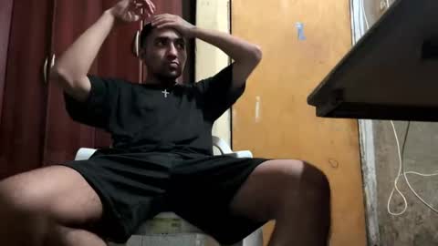 Snapshot of y0ungwithbrowndick chatting on December 25, 10:06 am BROWN DICK online show from December 25, 10:06 am