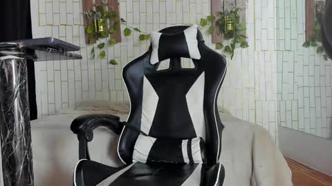 yacksson_lawrence online show from November 26, 3:15 am