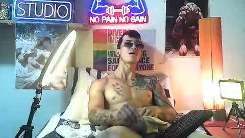 yeisoncastellanos1999 online show from October 14, 11:08 pm