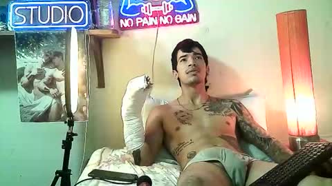 yeisoncastellanos1999 online show from February 25, 8:01 pm