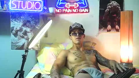 yeisoncastellanos1999 online show from October 26, 4:35 am