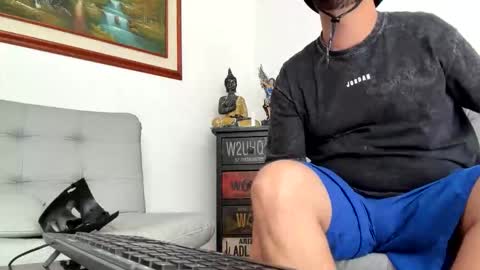 yeisongomezz online show from April 19, 7:16 pm