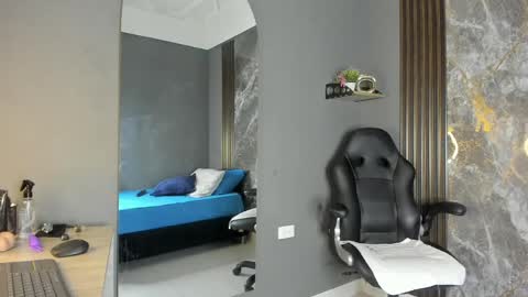 yelena03 online show from May 18, 10:05 pm