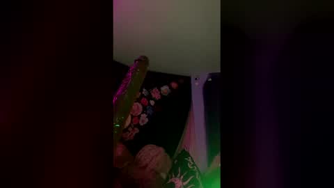 Ella Ts online show from April 29, 6:40 am