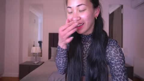 yennstar online show from April 25, 7:33 pm