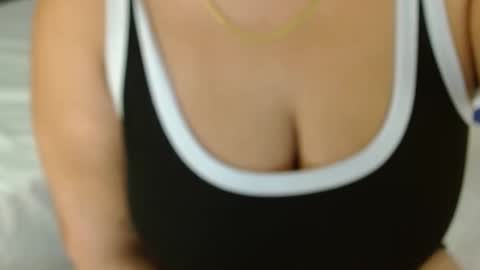 Snapshot of yera_carey chatting on October 2, 12:31 am yera online show from October 2, 12:31 am