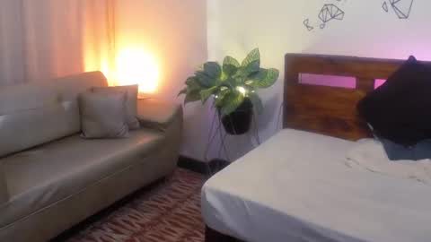 Yeseniaa25  online show from November 23, 5:00 pm