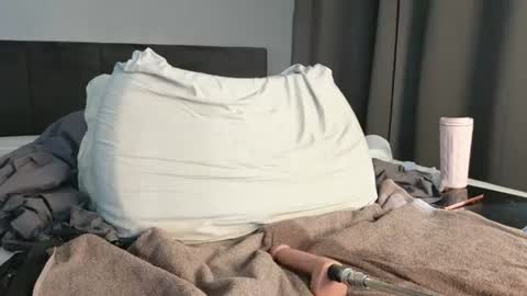 Yesmeralda online show from July 1, 4:26 pm