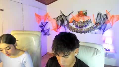 Snapshot of yiing_and_yang chatting on October 18, 9:52 pm Yiing and yang online show from October 18, 9:52 pm