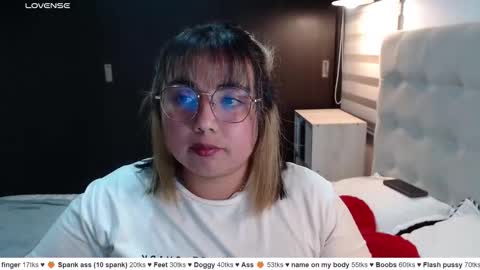 hii i am yini online show from March 12, 3:54 am