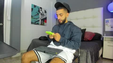 Yiyo online show from November 27, 4:53 am