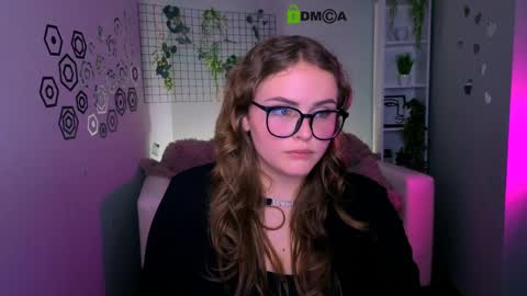 Ylia online show from April 10, 1:38 pm