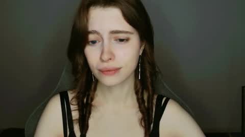 yoka_paradoxxx online show from November 13, 5:32 am