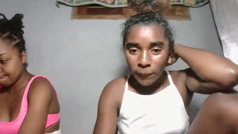 yolandrina05 online show from October 30, 8:42 pm