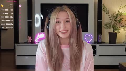  Wilma  online show from November 18, 4:54 pm