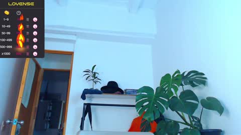 Snapshot of yosoy_enzo2020 chatting on January 19, 9:44 am Enzo online show from January 19, 9:44 am