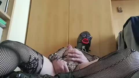 yotisfondo online show from March 8, 1:36 pm