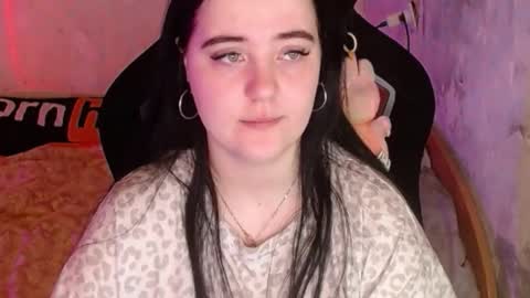 your_8a8y online show from December 2, 5:15 am