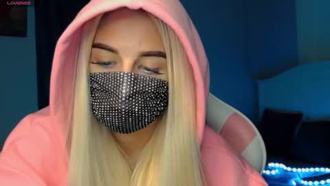 Snapshot of your___barbie chatting on January 4, 9:09 pm Barbie online show from January 4, 9:09 pm