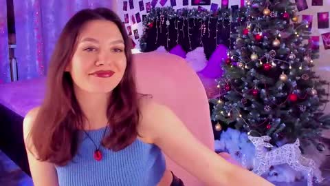 Roxanne online show from December 3, 3:13 pm