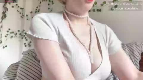 Snapshot of your_coraline_ chatting on October 18, 6:50 am your_coraline_ online show from October 18, 6:50 am