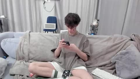 your_shy_guy online show from March 11, 7:36 pm