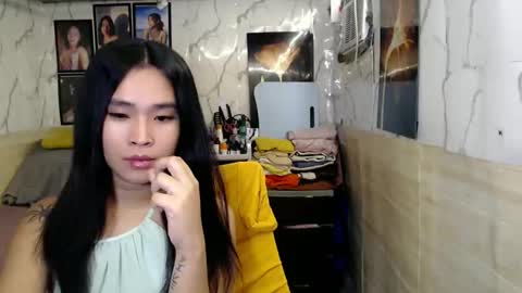 your_twinkletoes18 online show from May 5, 6:24 pm