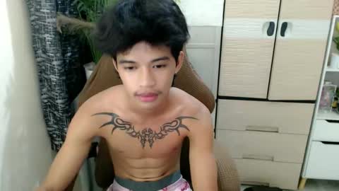 yourasian_eric online show from February 16, 5:11 pm