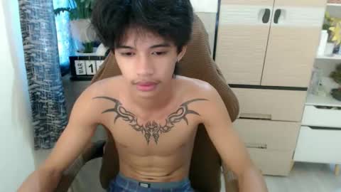 yourasian_eric online show from March 10, 11:51 pm