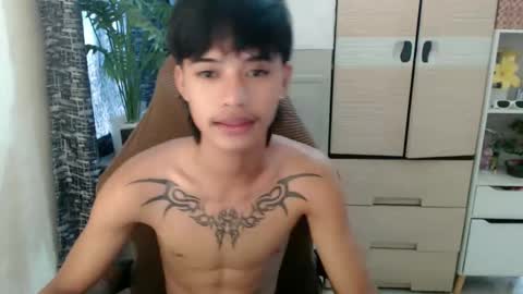 yourasian_eric online show from April 13, 8:18 am