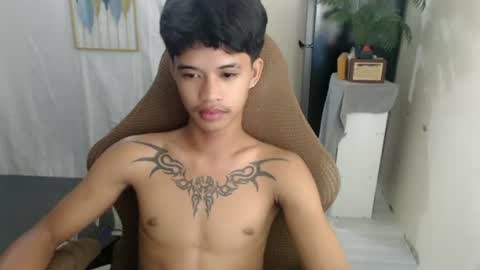 yourasian_eric online show from July 10, 3:17 pm