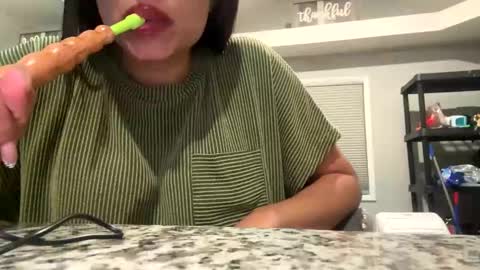 yourfavoritex3 online show from October 13, 9:44 am