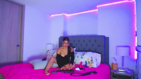 yourfieryangel_13 online show from November 24, 11:25 pm