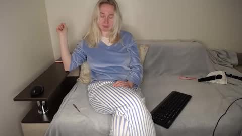 Iamyourdream online show from March 27, 4:52 pm