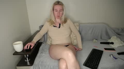 Iamyourdream online show from March 18, 10:04 pm